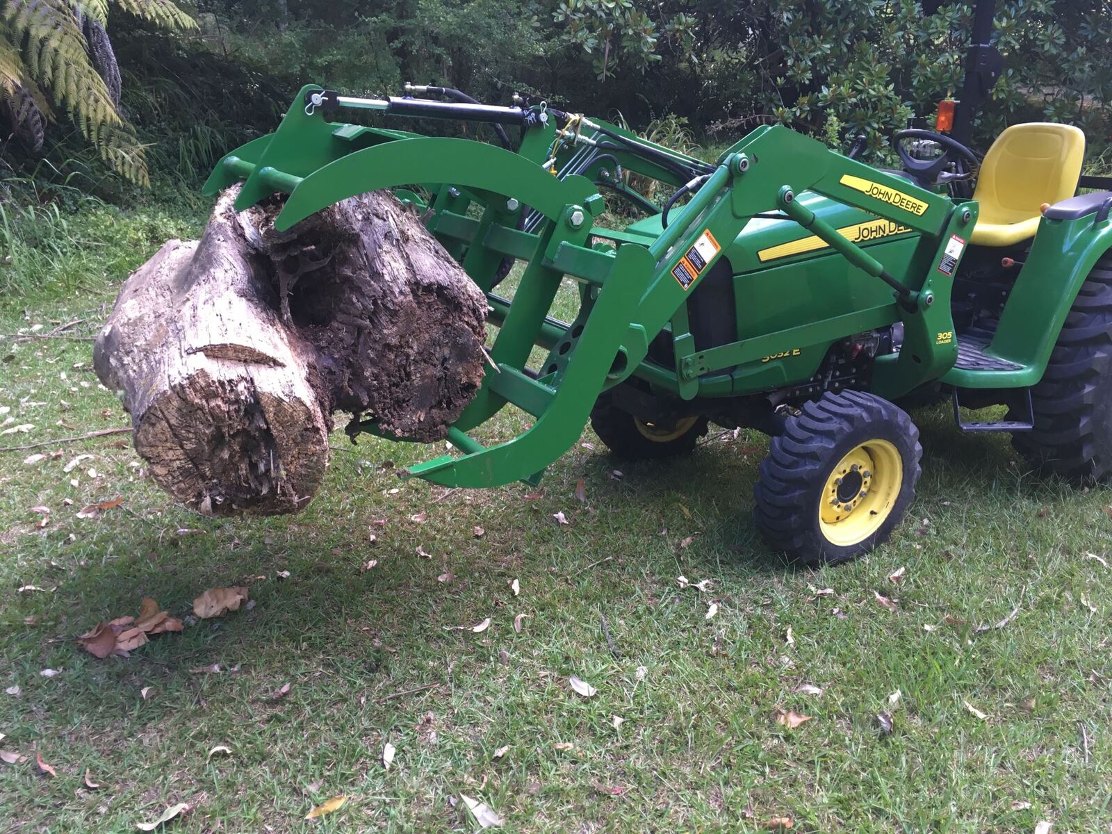 Brush Grapple for John Deere Compact tractor Loader