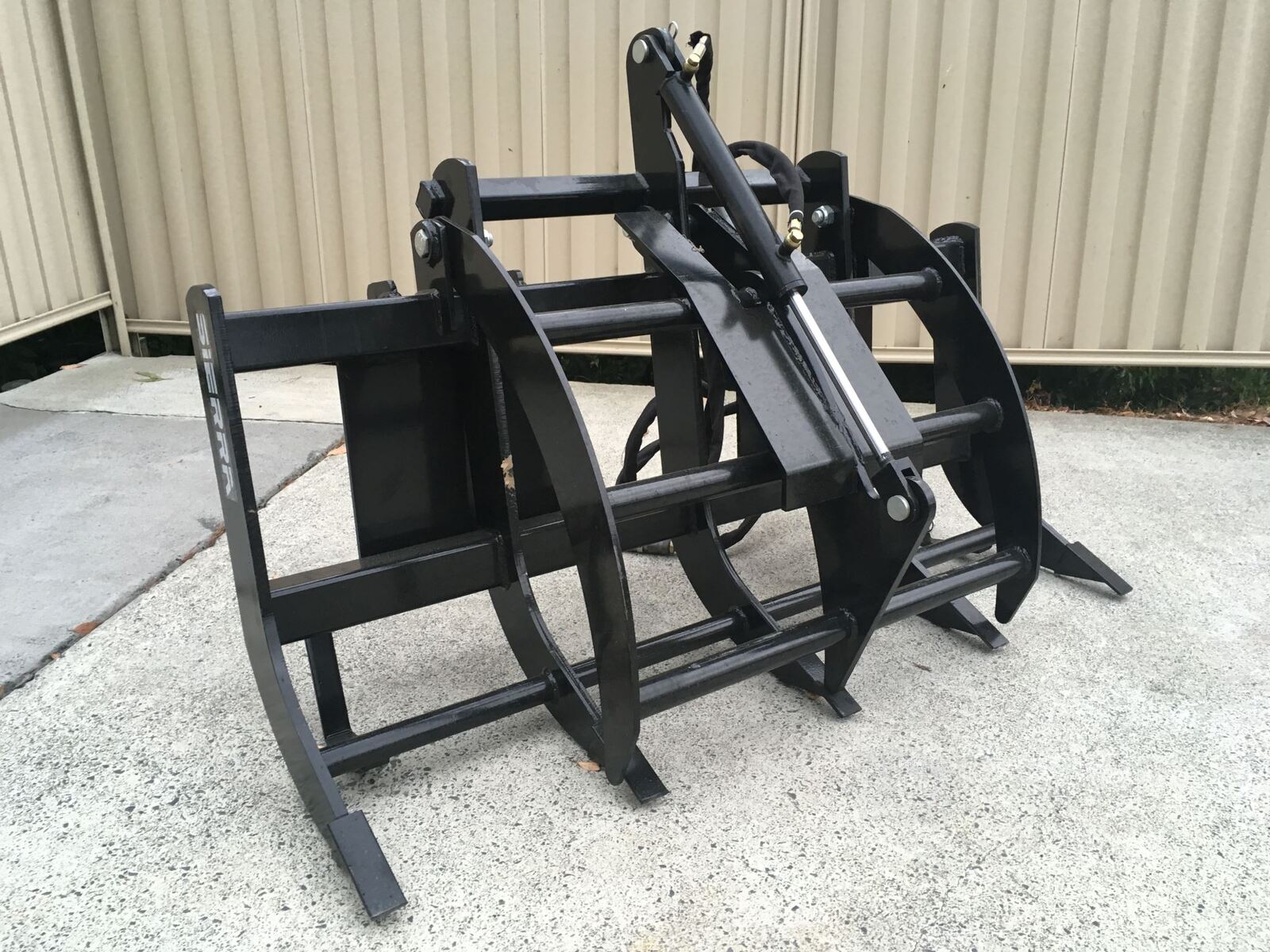 Skidsteer Hitch Brush Grapple