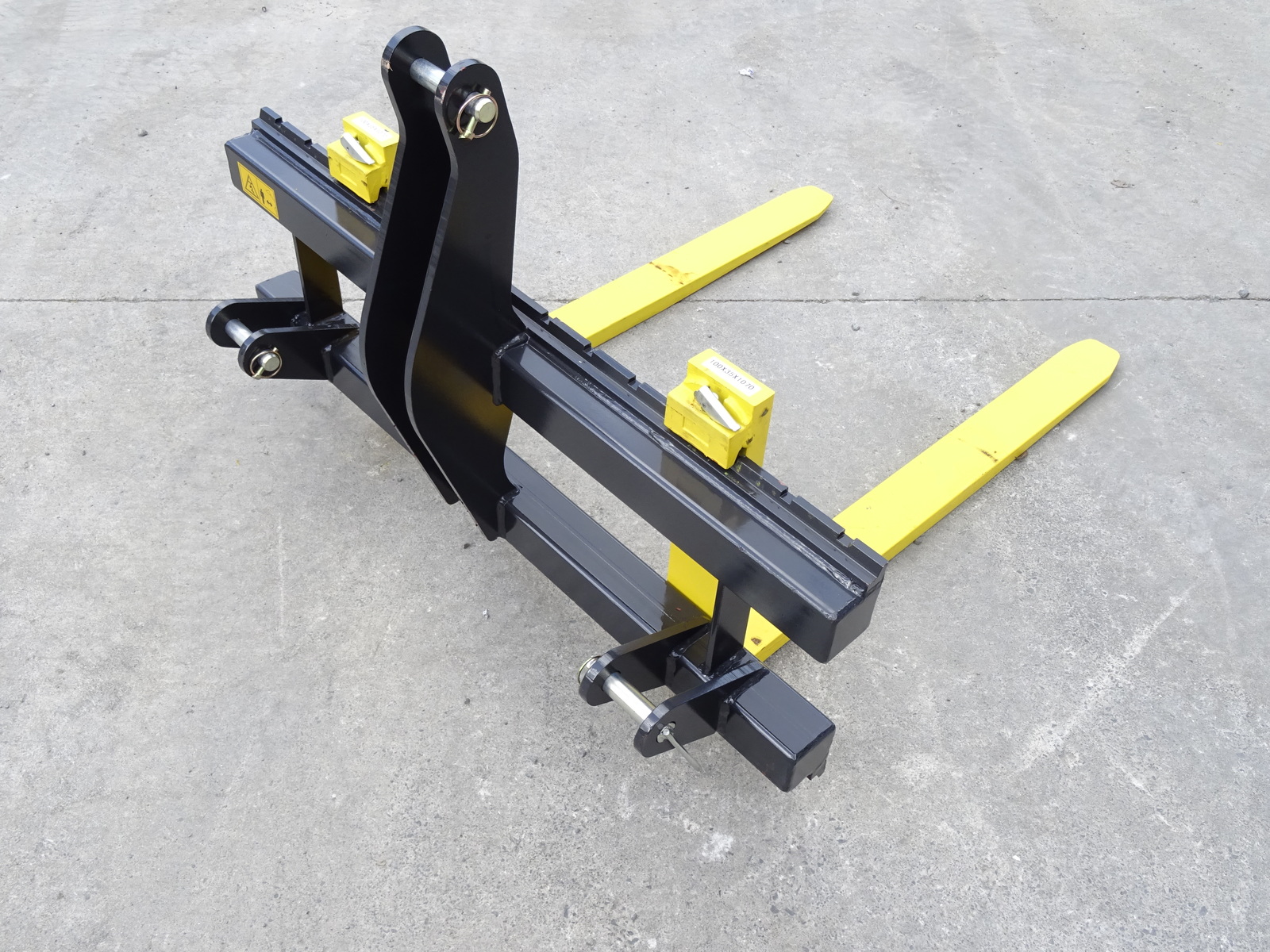 3-point-linkage-pallet-forks-1500-kg