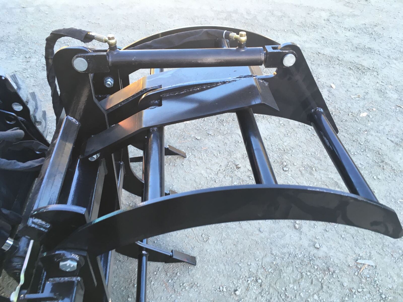 Skidsteer Hitch Brush Grapple