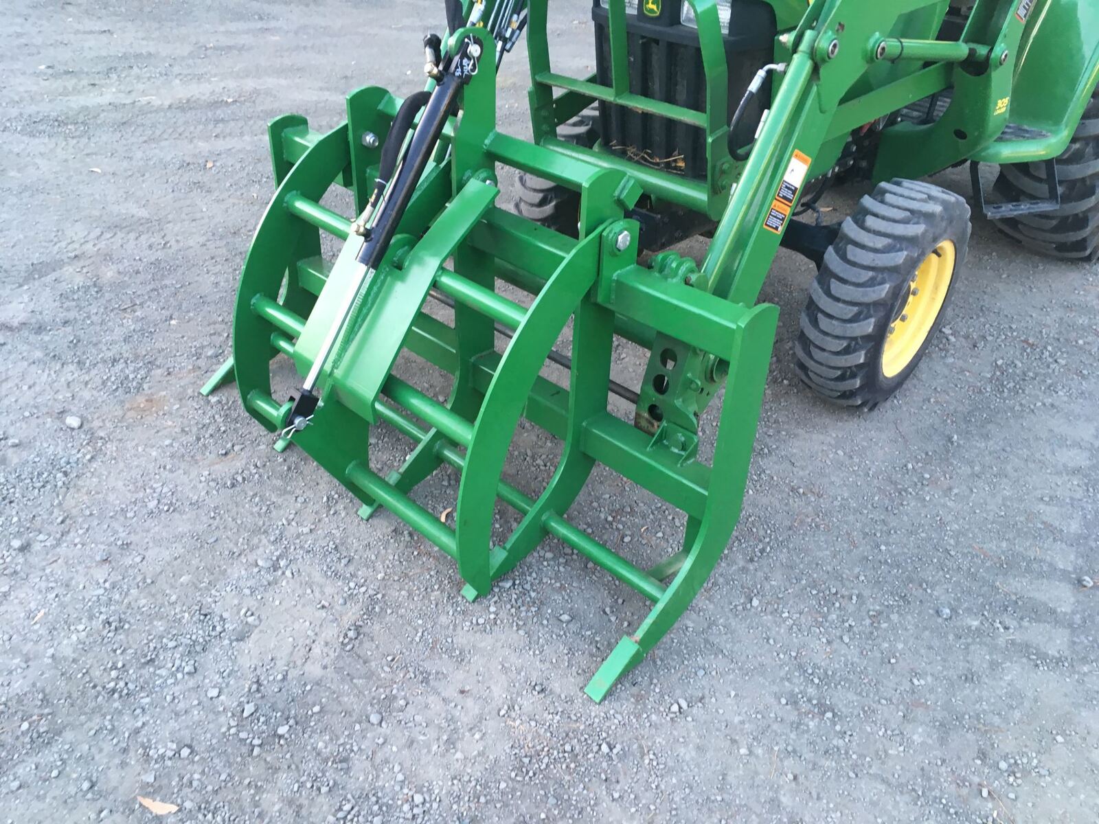 Brush Grapple for John Deere Compact tractor Loader